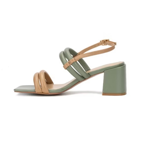 Torgeis Women's Palm Heel Sandal - Picture 2 of 10